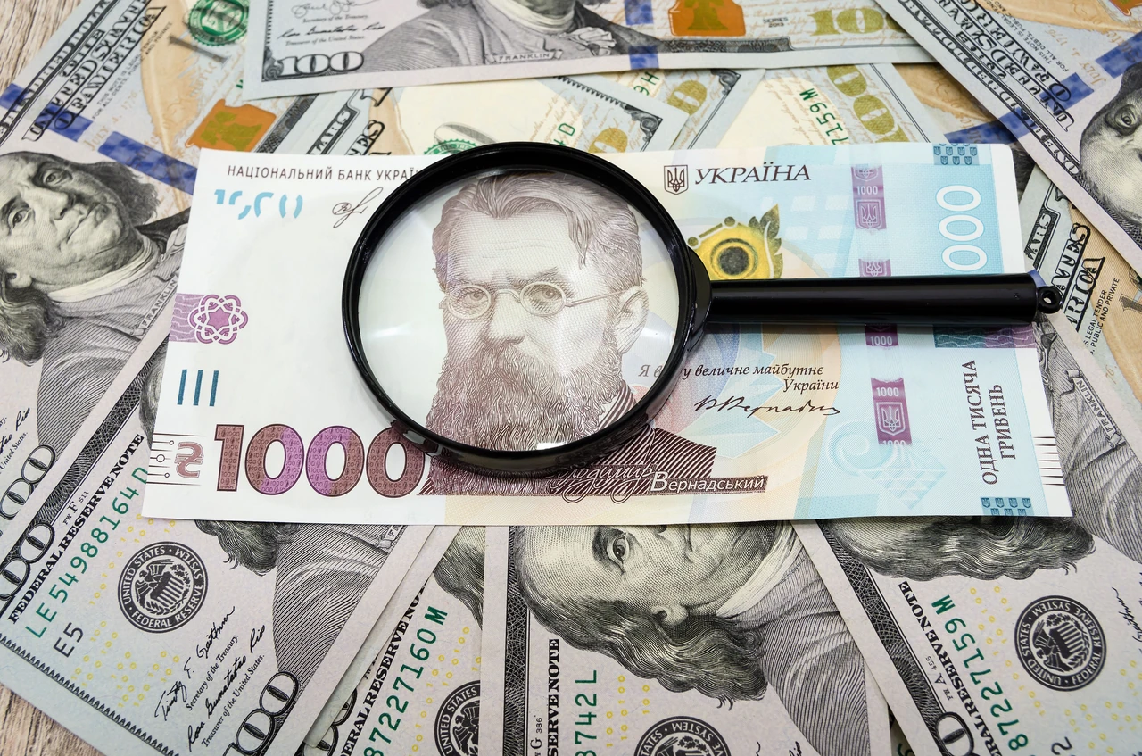 Скільки 1 долар в гривнях: актуальний курс і що на нього впливає